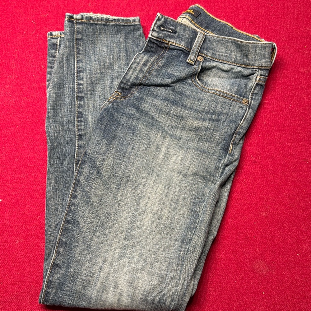 Gently worn and loved. Super comfy polo Tompkins’s skinny jean